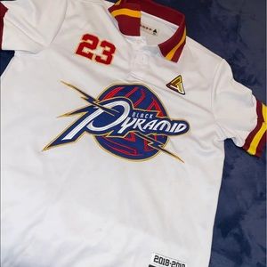 Black pyramid jersey